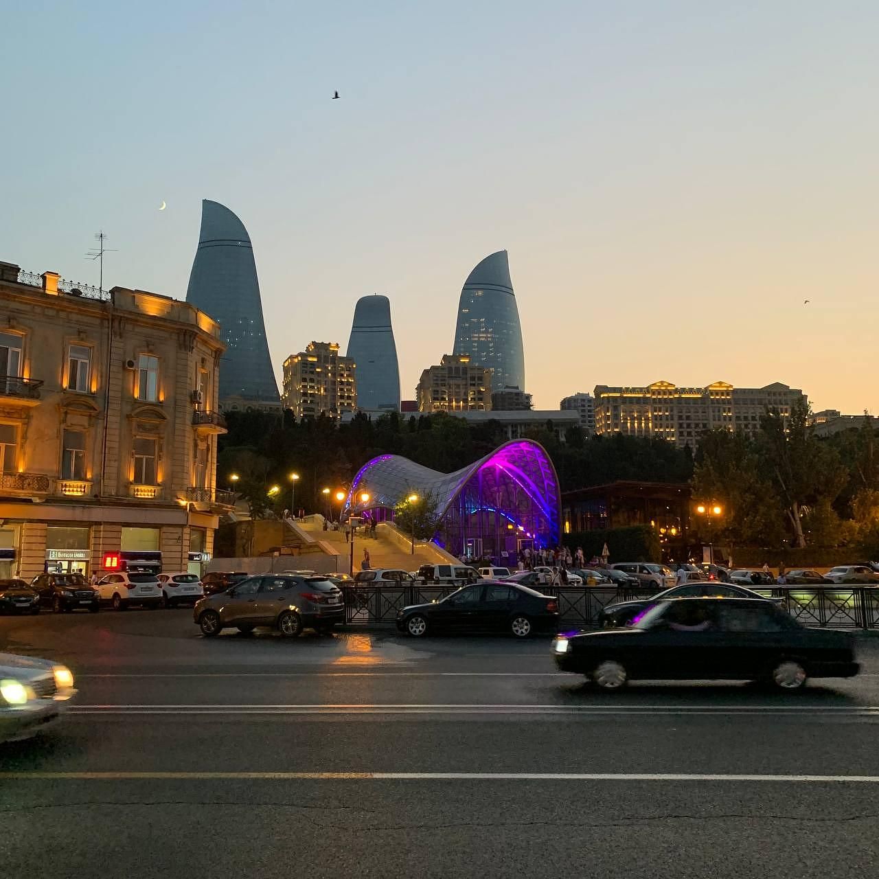Сбежим в Баку